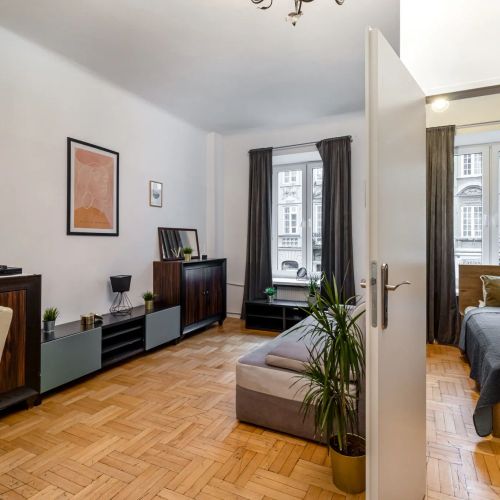 Large 4-Bedroom Apartment in the Heart of Old Town