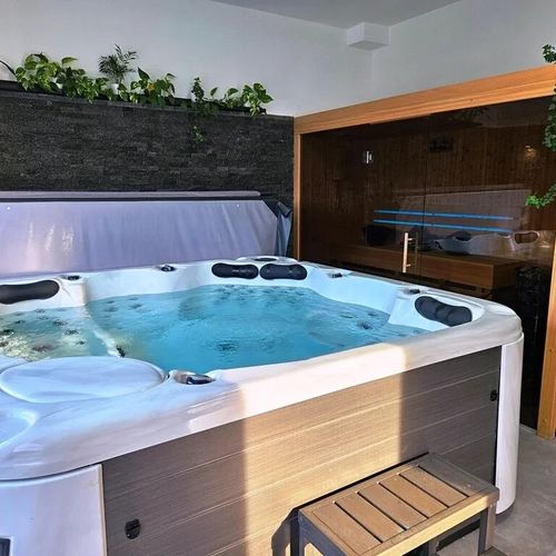 Domek z jacuzzi "Cztery Pory Roku" Czchów