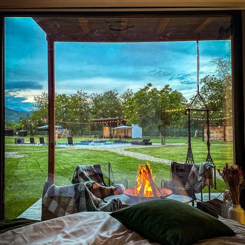Badash Tiny Village- Tiny Houses with Heated Pool Polovragi – Polovragi, România