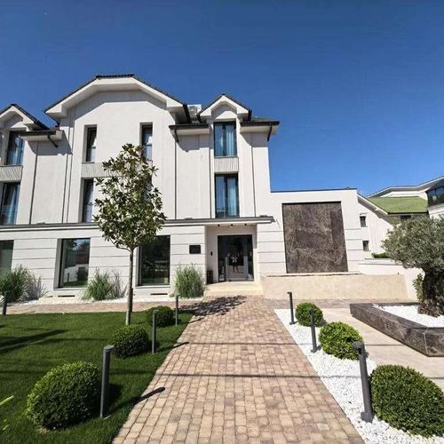 Royal Rooms by J'adore Lugoj