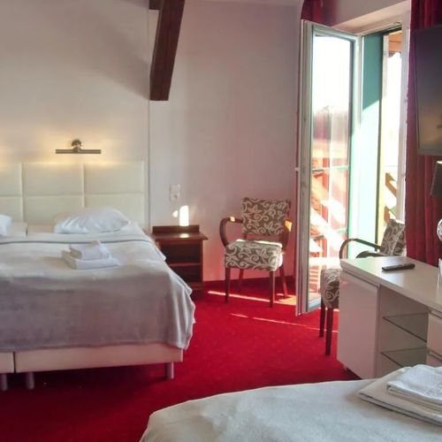 Apartament rodzinny 4-osobowy z balkonem z panoramicznym widokiem komfortowa Mazurska Chata Mikołajki