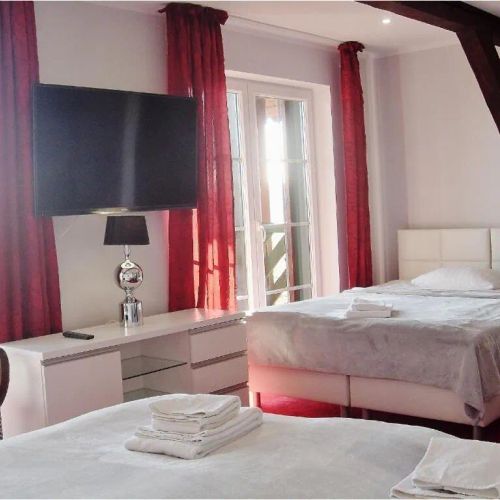 Apartament rodzinny 4-osobowy z balkonem z panoramicznym widokiem komfortowa Mazurska Chata Mikołajki – Mikołajki, Polonia