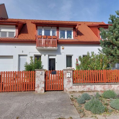 Virágos Lakás Győr