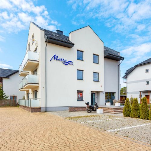Malta - Komfortowe Apartamenty Blisko Plaży w Karwi