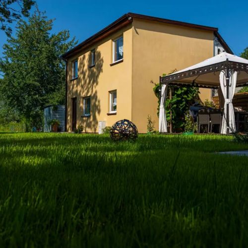 Dom z podgrzewanym Basenem w Stegna-Popowo