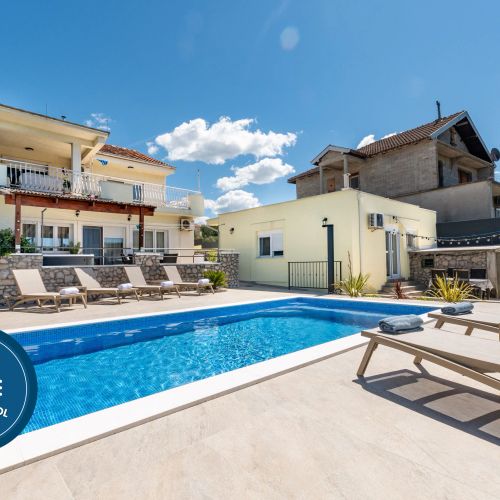Apartment Neda with Jacuzzi Bilice