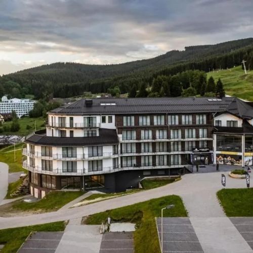 Aparthotel Czarna Perła z darmowym basenem Stronie Śląskie