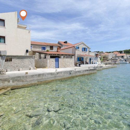Apartment Mirni by the sea Prvic Luka