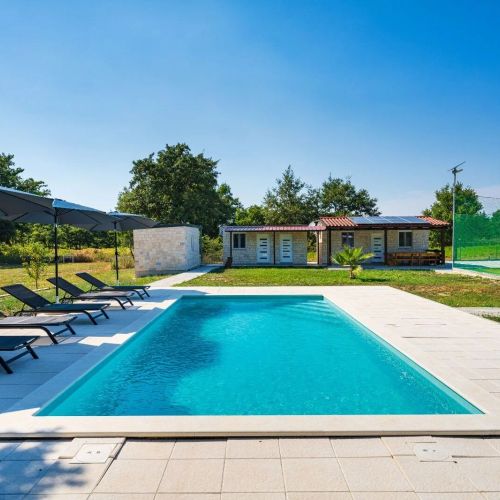 House Relax sa teniskim terenom Posedarje