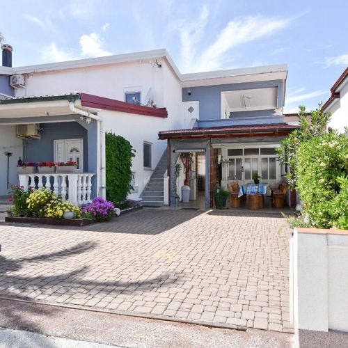 Apartments Karacic Vir