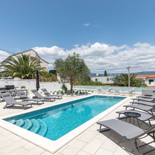 Family-friendly Apartments With Swimming Pool Arbanija, Čiovo - 25090 Arbanija