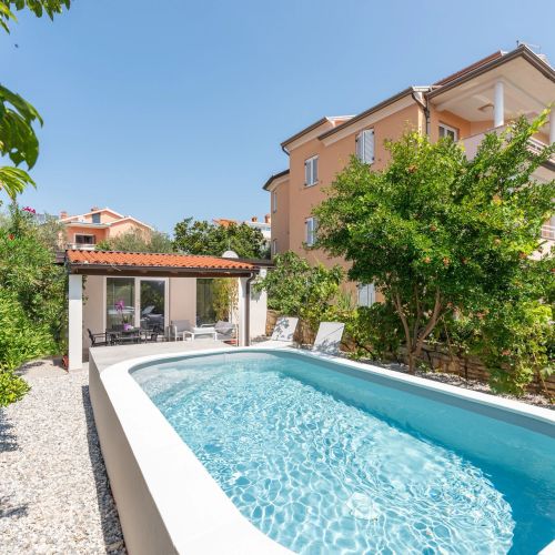 Family-friendly Apartments With Swimming Pool Novigrad - 25236