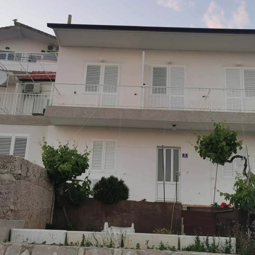 Apartments By The Sea Primošten - 25265