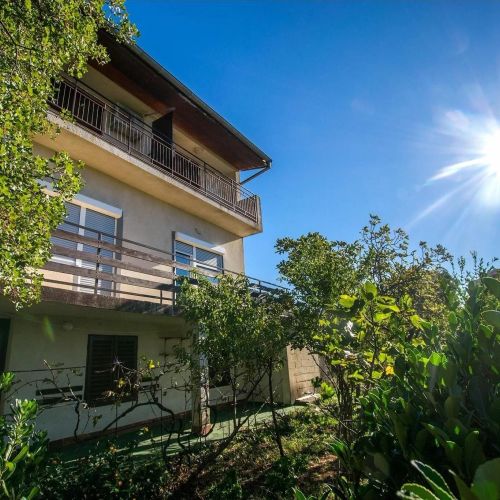 Apartments With Parking Space Starigrad, Paklenica - 25358 Starigrad