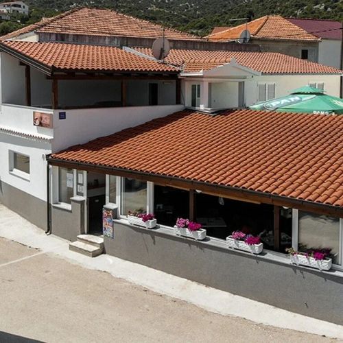 Apartments With Parking Space Vinišće, Trogir - 25373 Vinišće