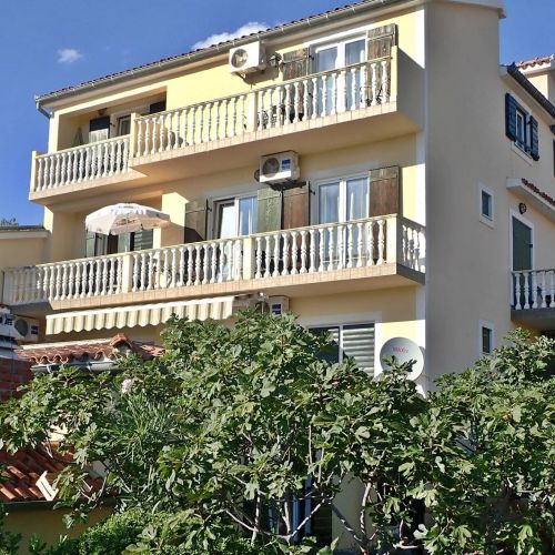 Apartments With Parking Space Starigrad, Paklenica - 25376 Starigrad