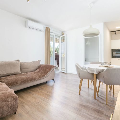 Apartments With WiFi Split - 25435