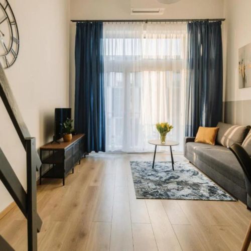 Sleep and Fly with parking, lotnisko, self check in 24-7 - Wrocław - Fair Rentals