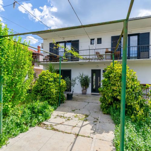 Apartments In center Jelsa