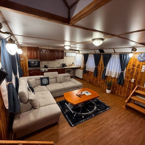 DunaLuxe Apartmanhajó Szob – Szob, Maďarsko