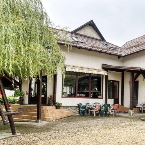 Casa Preto e Branco Moieciu de Jos – Moieciu de Jos, Rumunia