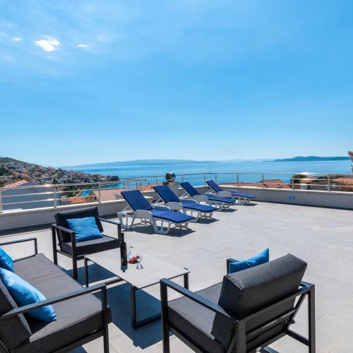 Apartment Rooftop Valerija Okrug Gornji