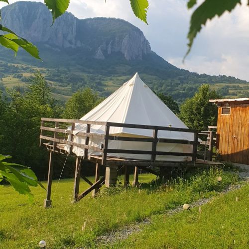 Glamping Hodinarium Buceș-Vulcan – Buceș-Vulcan, România