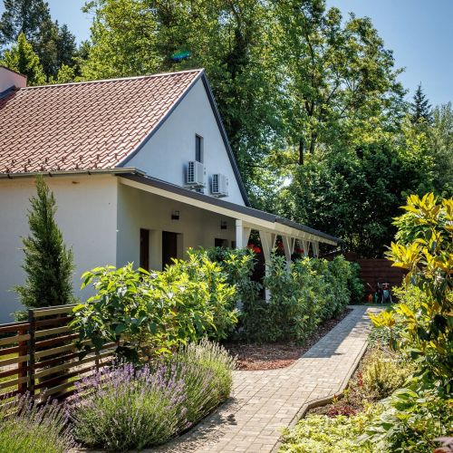 Zier Bisztró&Apartmanok Balatonszemes – Balatonszemes, Ungaria