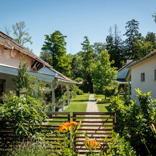 Zier Bisztró&Apartmanok Balatonszemes – Balatonszemes, Ungaria
