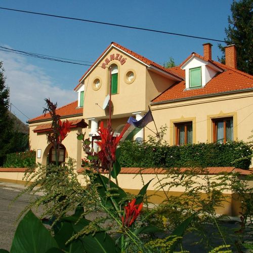 Várong Panzió