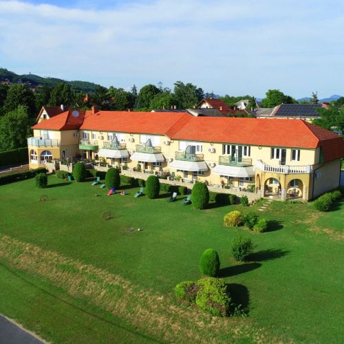 Karát Panzió Balatongyörök