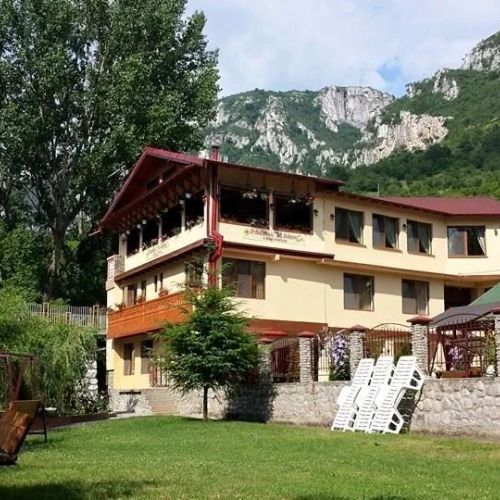 Pensiunea Cuibul Viselor "La Johnny" Băile Herculane – Băile Herculane, România