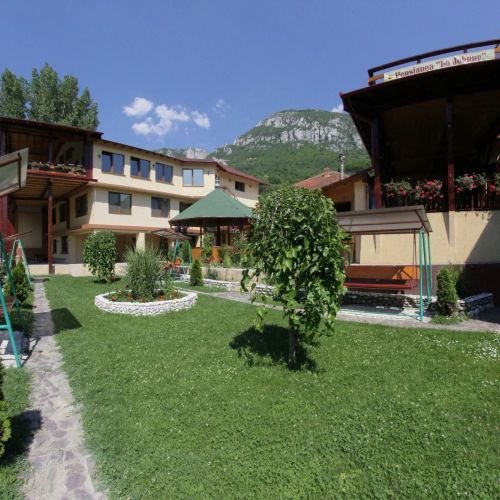 Pensiunea Cuibul Viselor "La Johnny" Băile Herculane – Băile Herculane, România