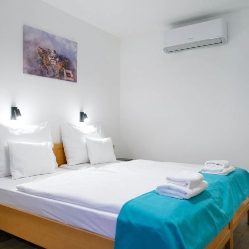 Hotel Adalbert - Boldog Meszlényi Zoltán Ház 