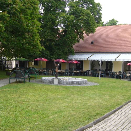Párizsi Udvar Panzió és Étterem Keszthely