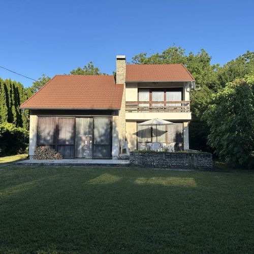 Family Vacation Guesthouse Balatonkenese – Balatonkenese, Ungaria