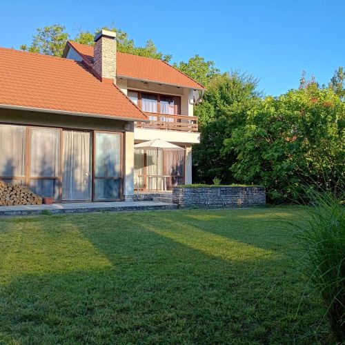 Family Vacation Guesthouse Balatonkenese – Balatonkenese, Ungaria