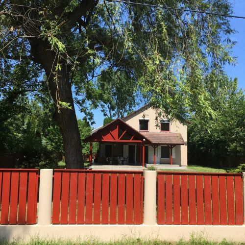 Tieff Apartmanház Balatonszárszó – Balatonszárszó, Ungaria
