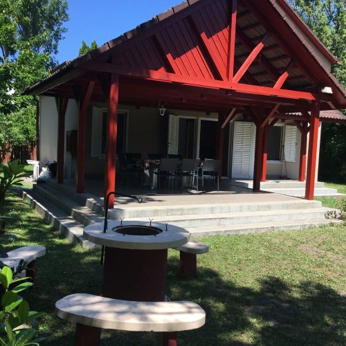 Tieff Apartmanház Balatonszárszó – Balatonszárszó, Ungaria
