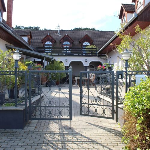 Zafír Panzió és Étterem Balatongyörök