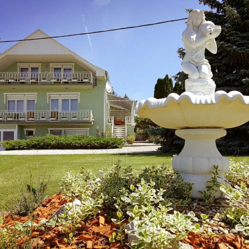 Elisoria Apartmanház Cserszegtomaj