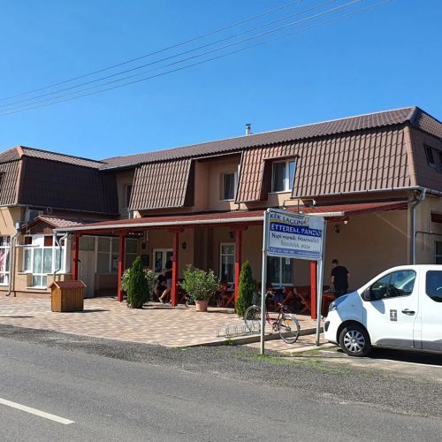 Kék Lagúna Étterem és Panzió Dombrád