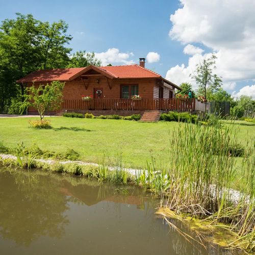 Vadmacska Vadász és Vendégház Tatabánya Csákányospuszta