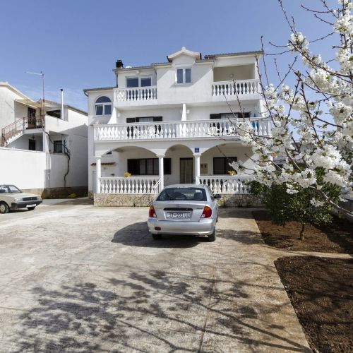 Apartments Mime Pirovac