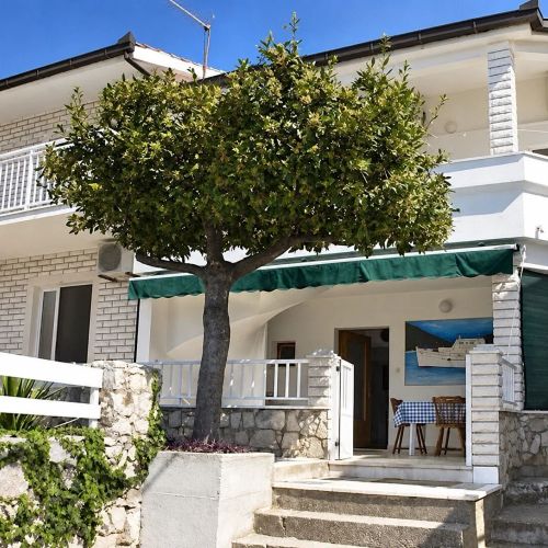 Apartments and Rooms Florijan Komarna