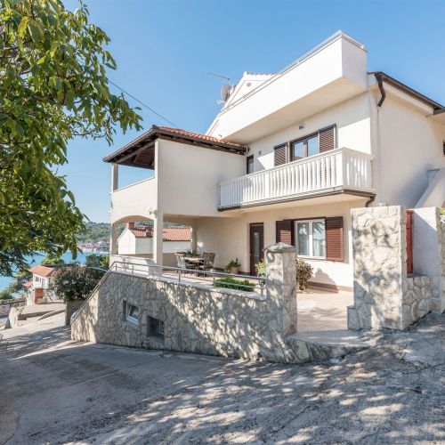 Apartments Snježana Tisno