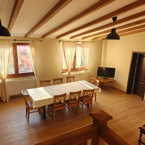 Casa la Cheie Gyulak Izvoare – Izvoare, România