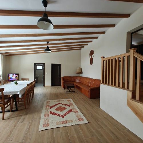 Casa la Cheie Gyulak Izvoare – Izvoare, România