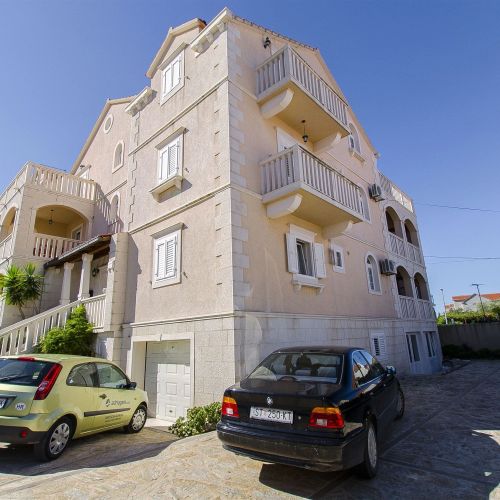 Apartments Mara Supetar