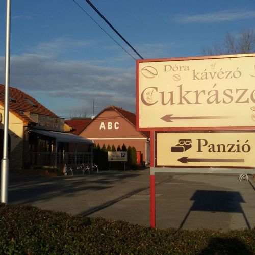 Dóra Kávézó és Panzió Bócsa – Bócsa, Ungaria